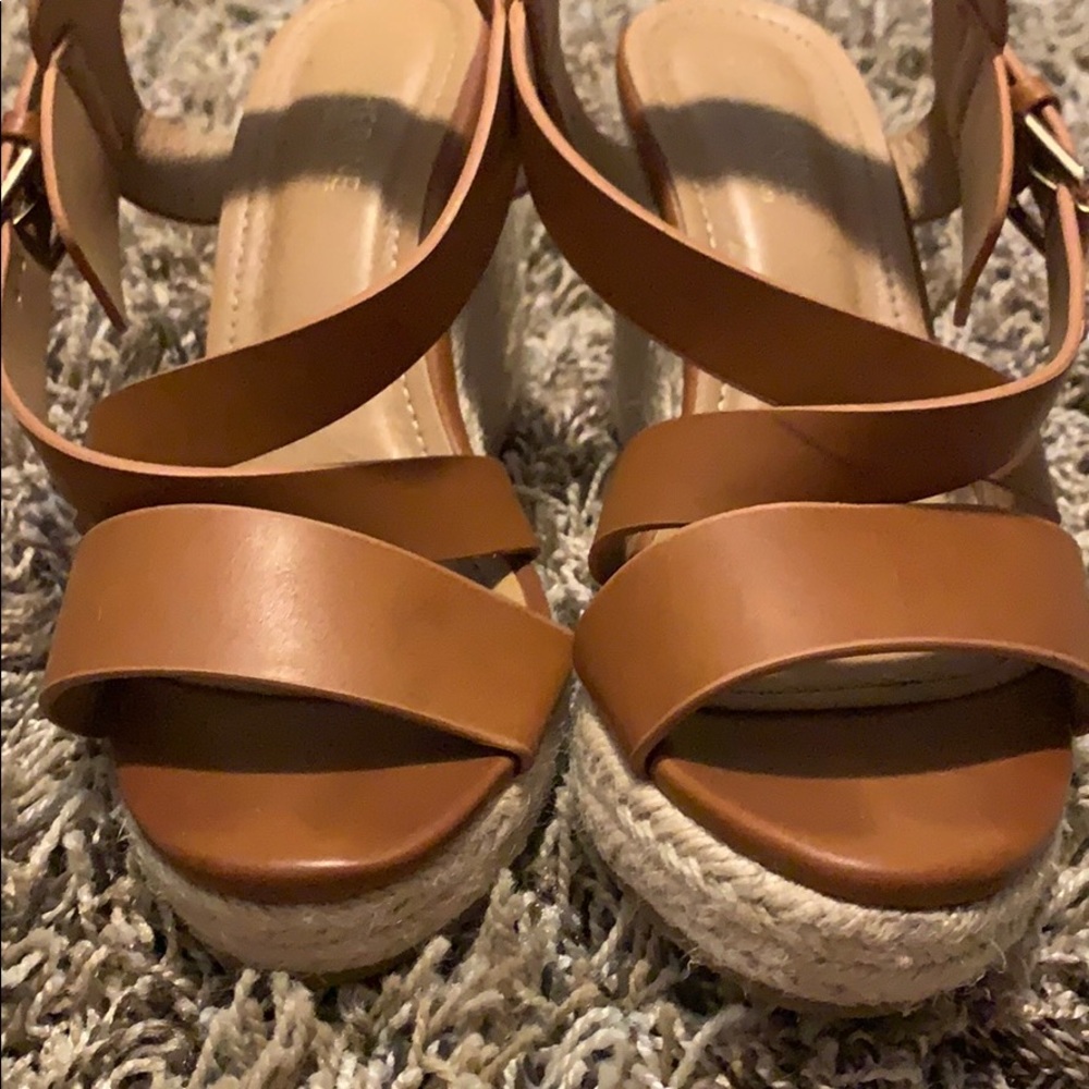 Super cute brown wedges - Picture 2 of 5